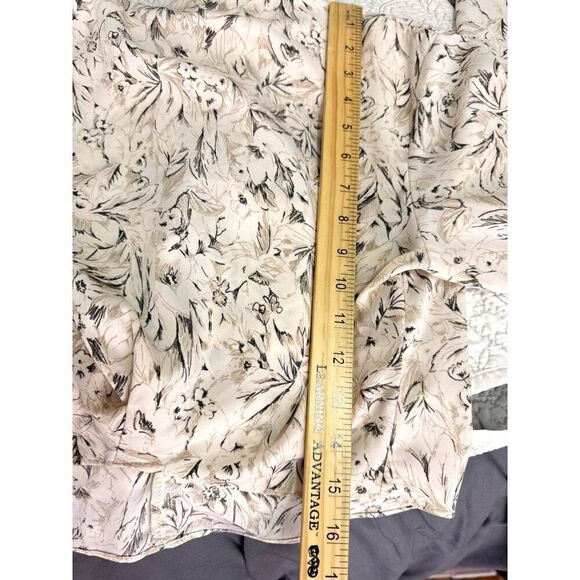 ASTR the Label Cropped Long Sleeve Cream Floral Blouse w/ Bow EUC XS - Picture 9 of 9